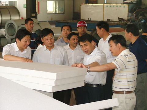 省經貿委主任郭述禹到一滕集團檢查抗震救災