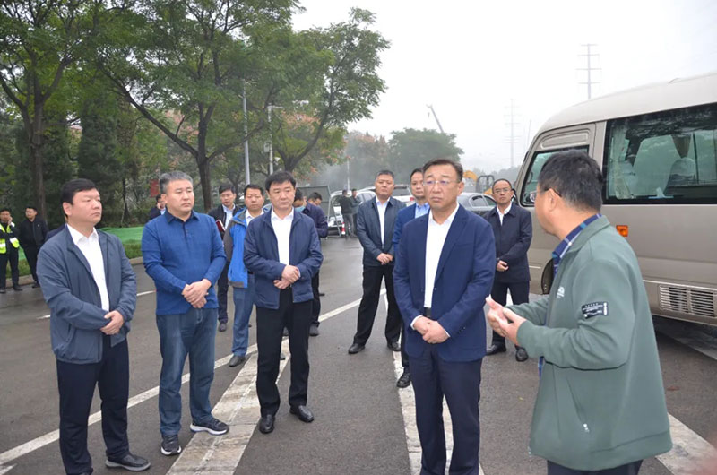 市委書記馬保文調研一滕建設集團金牛山大街改造工程