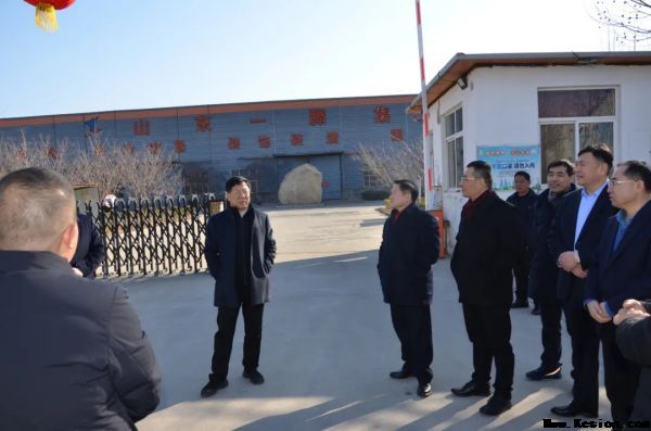 一滕集團舉行大年初一迎新春團拜活動集團黨委書記、董事長滕鴻儒向全體職工拜年