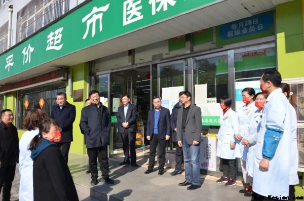 一滕集團舉行大年初一迎新春團拜活動集團黨委書記、董事長滕鴻儒向全體職工拜年