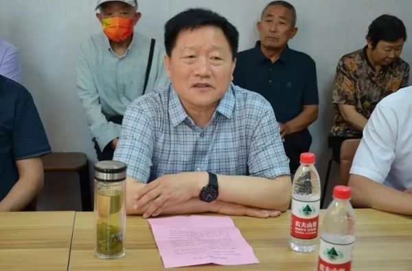 一滕集團肥城一滕醫藥公司捐贈儀式在河西社區教師公寓舉行