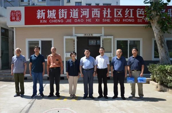 一滕集團肥城一滕醫藥公司捐贈儀式在河西社區教師公寓舉行