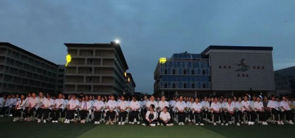 山東一滕集團受邀參加山東泰山技師學院專場文藝匯演活動