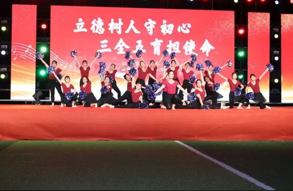 山東一滕集團受邀參加山東泰山技師學院專場文藝匯演活動