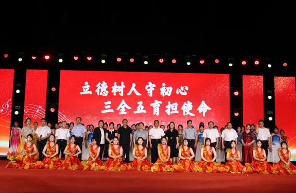 山東一滕集團受邀參加山東泰山技師學院專場文藝匯演活動
