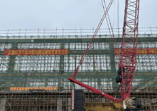 【重磅喜訊】一滕建設集團齊齊哈爾機場項目***吊儀式圓滿成功