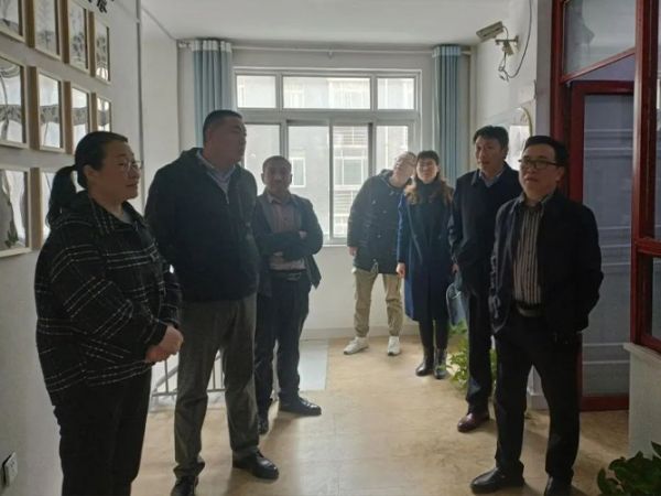 東平縣人大常務副主任王金艷到東平一滕醫藥公司調研