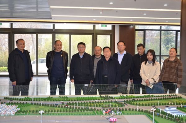 市委黨校2024年度科級干部進修班、中青年骨干培訓班學員到一滕集團調研