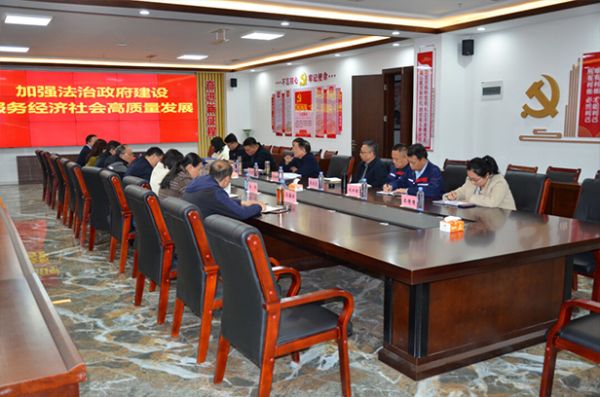 市委黨校2024年度科級干部進修班、中青年骨干培訓班學員到一滕集團調研