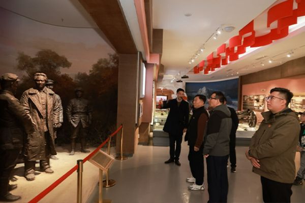 【堅定理想信念，傳承長征精神】集團黨委書記、董事長滕鴻儒到六盤山紅軍長征紀念館參觀并獻花籃