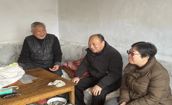 東平一滕醫藥公司開展2025年春節走訪慰問活動