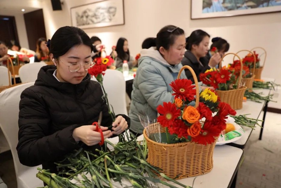 泰安一滕松峪酒店舉辦“三八”婦女節專題講座