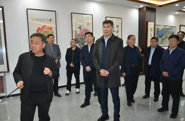 辰龍集團黨委書記、董事長宗成偉到一滕集團參觀考察
