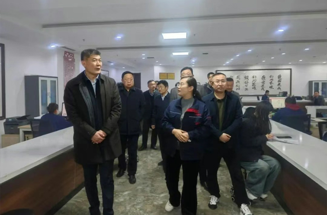 辰龍集團黨委書記、董事長宗成偉到一滕集團參觀考察