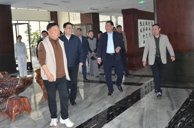 長春市二道區區委書記劉江到一滕集團參觀考察
