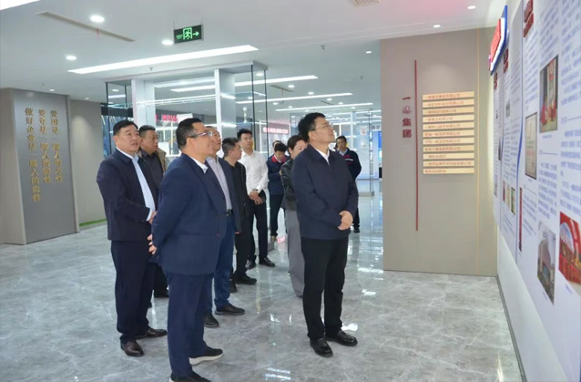長春市二道區區委書記劉江到一滕集團參觀考察