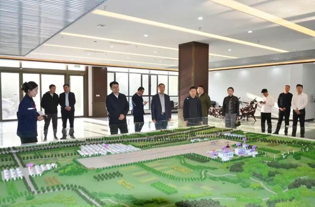 長春市二道區區委書記劉江到一滕集團參觀考察