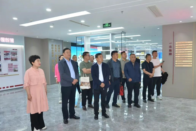 哈密市工商聯考察團到一滕集團參觀考察